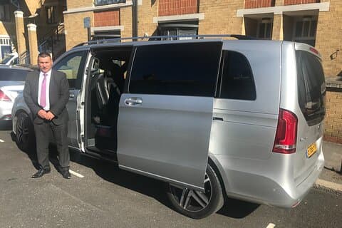 Private Transfer to Windsor Castle (Including Tickets) 7 Passengers