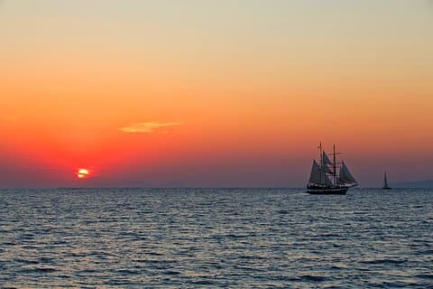 Crociera al tramonto a Santorini