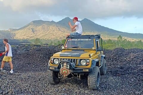 Tour in jeep di Mount Batur Black Lava con ritiro
