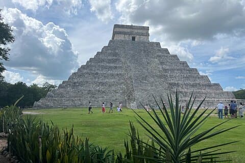 Deluxe Tagesausflug zu den Ruinen von Chichen Itza, Cenote und Valladolid