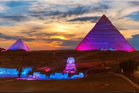 Tour privado al espectáculo de luz y sonido en las pirámides de Giza