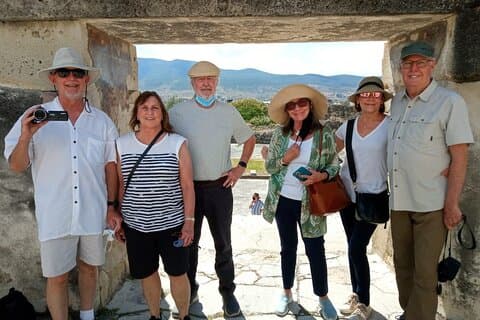 Tour Privado em Família visitando Mitla, Mezcal Factory, Hierve el Agua