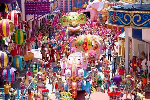 Phuket’s schitterende spektakel: Carnaval Magic Theme Park ervaring