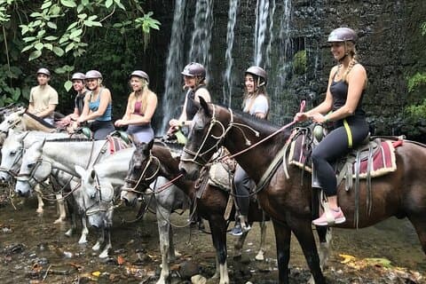 Passeggiata a cavallo intorno alla base del vulcano Arenal