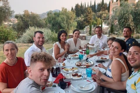 Cena tradicional con una magnífica vista de Corfù