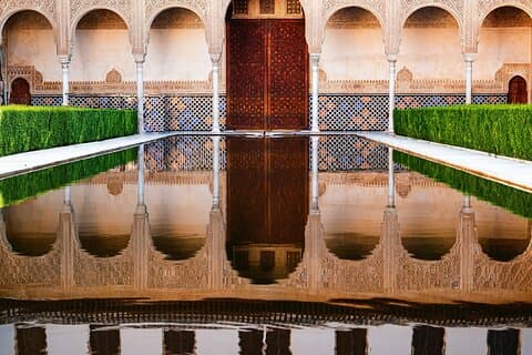 Tour privato di un'intera giornata La Alhambra da Cadice con prelievo e rientro