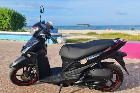 Aluguel de motocicleta de dia inteiro com endereço Suzuki na ilha de San Andrés
