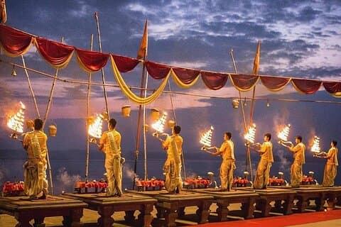 Tour della città di Varanasi di un'intera giornata con Sarnath e Ganga Aarti serale