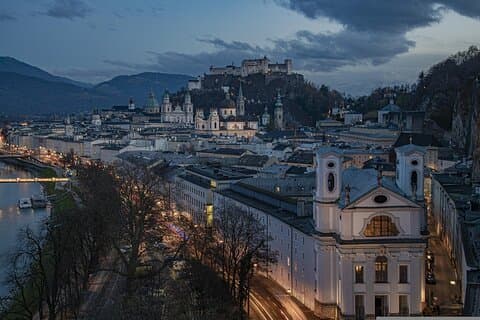 Privat overførsel fra Passau til Salzburg med 2 timer til sightseeing