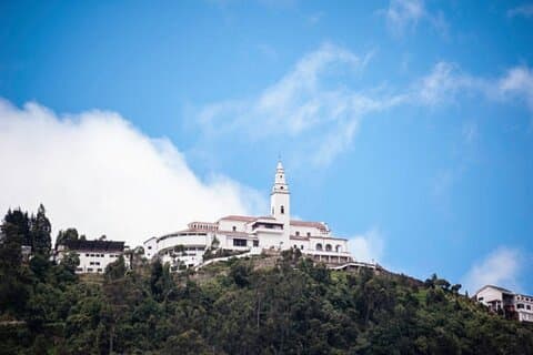 Full Day in Private Bogotá: Monserrate, Candelaria and Museums