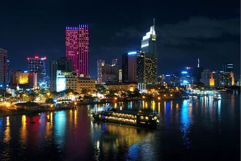 Ho Chi Minh City med jeep och musikalisk Saigon River Dinner Cruise