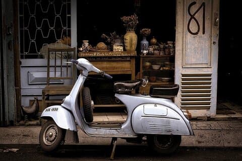 Saigon Half-Day Vespa Tour with Markets and Landmarks