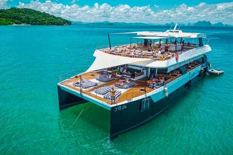Barca di lusso per le Isole James Bond con pranzo e cena al tramonto