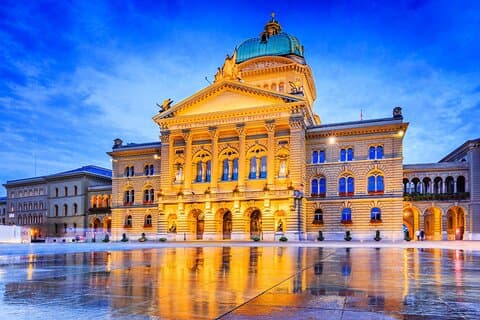 Bern Scavenger Hunt & Auto-Guided Audio Walking Tour