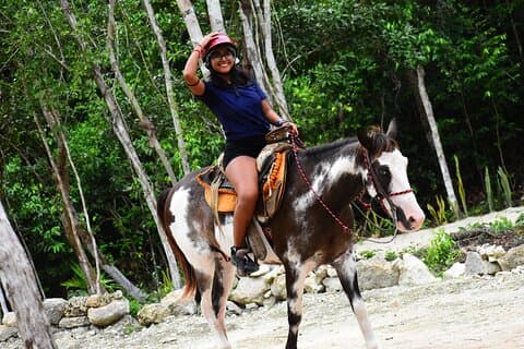 4 aktiviteter i 1 Ridning, ATV Shared, Cenote & Ziplines fra Cancún