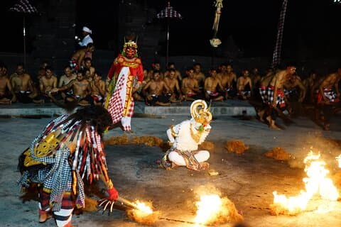 Bali: Uluwatu Kecak danseshow, Bali tempel og hummer middag