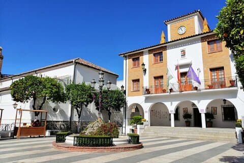 Private Tour to Arcos de la frontera, El Bosque and Ubrique from Cadiz