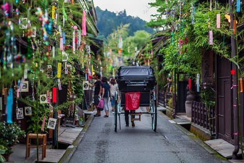高山:江戸時代旧市街散策ツアー(20分)