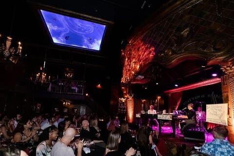 Skip the line: New Year's Eve met Shake Rattle en Roll Dueling Piano's Ticket
