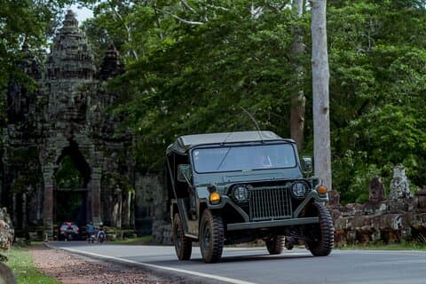 Sunrise VIP Angkor Tour med Jeep M151 A2