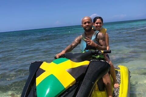 Activités nautiques en jet ski privé ou en parachute ascensionnel à Montego Bay