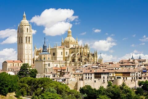 Avila und Segovia Private Ganztagestour mit gastronomischem Mittagessen aus Madrid