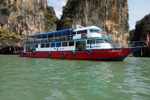 James Bond 007 Island Adventure by Big Boat
