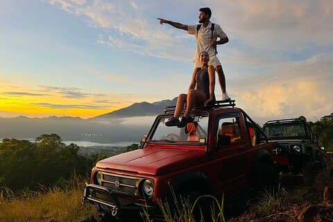 Tour in jeep all'alba del Monte Batur