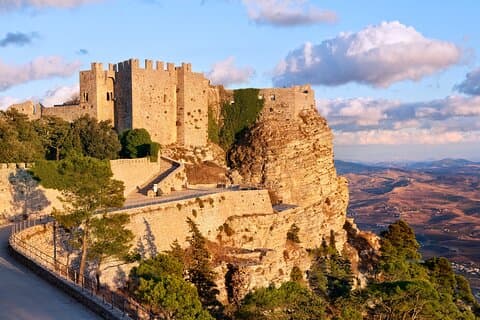 Private 8-hours tour to Segesta, Erice, Trapani and salt pans from Palermo