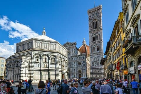 Privat transfer fra Pisa til Firenze med 2h stop i Lucca