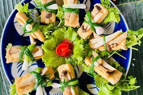 Hoi An/Da Nang : cours de cuisine végétarienne et promenade en bateau-panier