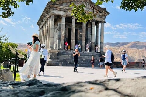 Garni, Geghard & Sevan: Symfoni av stenar och natursköna vyer