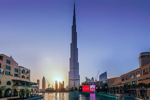Burj Khalifa "Sky Lounge" hasta el piso 154 con comida ligera