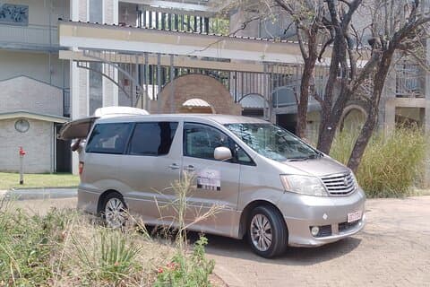 Victoria Falls Airport VFA Transfers zu den Lodges der Stadt