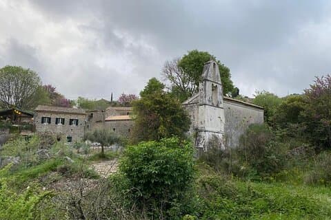 Old Perithia la ville fantôme et au nord-est de Corfou