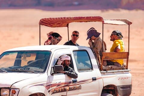 Tour in jeep di un'intera giornata nel deserto del Wadi Rum | Magica stella beduina
