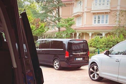 Privater Transfer vom Disneyland Paris zum Flughafen oder in die Stadt CDG