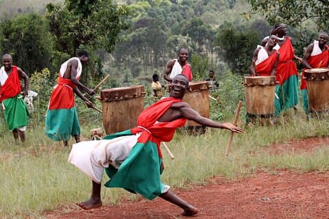 Visite guidée partagée en petit groupe du sanctuaire du tambour de Gishora au départ de Bujumbura