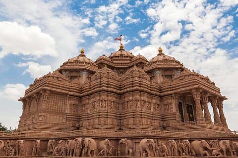 Templo de Akshardham y espectáculo nocturno de fuentes de agua y paseo en rickshaw en el vecindario
