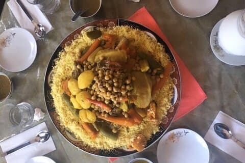 Memorável aula de culinária privada em Tanger com uma família local