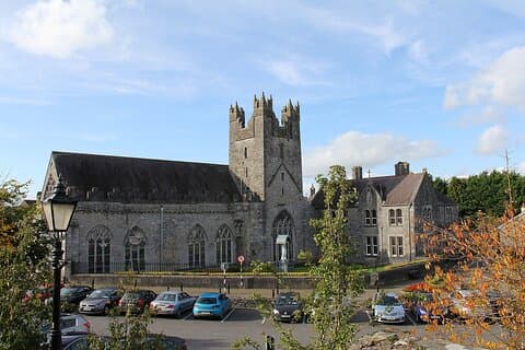 ピックアップとドロップオフ付きのダブリンからの終日キルケニープライベートツアー