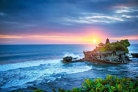 Sunset, Green Land and Three Lakes Private Tour (all inclusive)