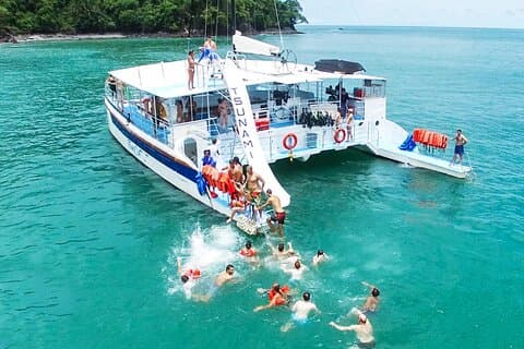 Hotéis em Flamingo, Guanacaste All Inclusive Catamaran Snorkel Adventure