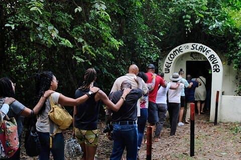 Assin Manso Slave River Site og Cape Coast Castle