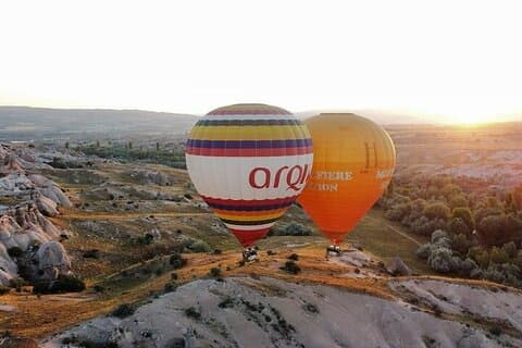 Voo de balão de ar quente na Capadócia (Cat Valley)