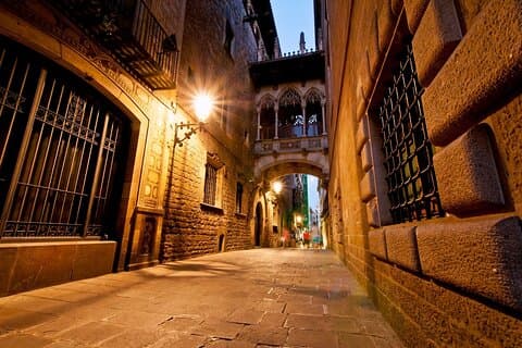Barcelona: Ghosts of the Gothic Quarter självstyrt pusselspel