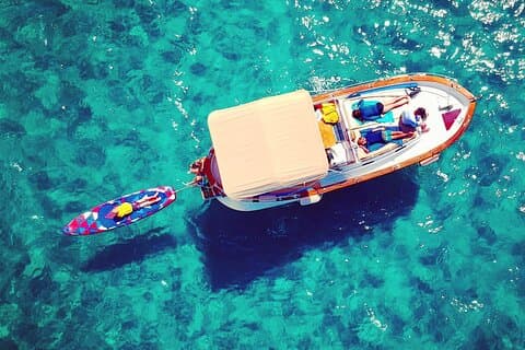 Excursion en bateau privé d'une demi-journée à Cala Violina