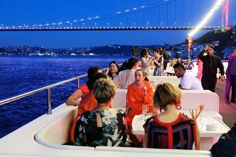 Croisière au coucher du soleil avec dîner dans le Bosphore