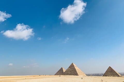 Private Tour durch das Ägyptische Museum und die Pyramiden von Gizeh ab Alexandria