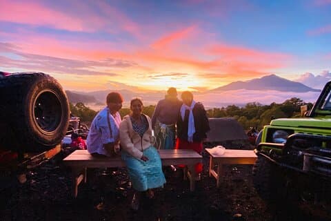サンライズ・ジープ・アドベンチャー・アット・バトゥール火山プライベートガイドツアー